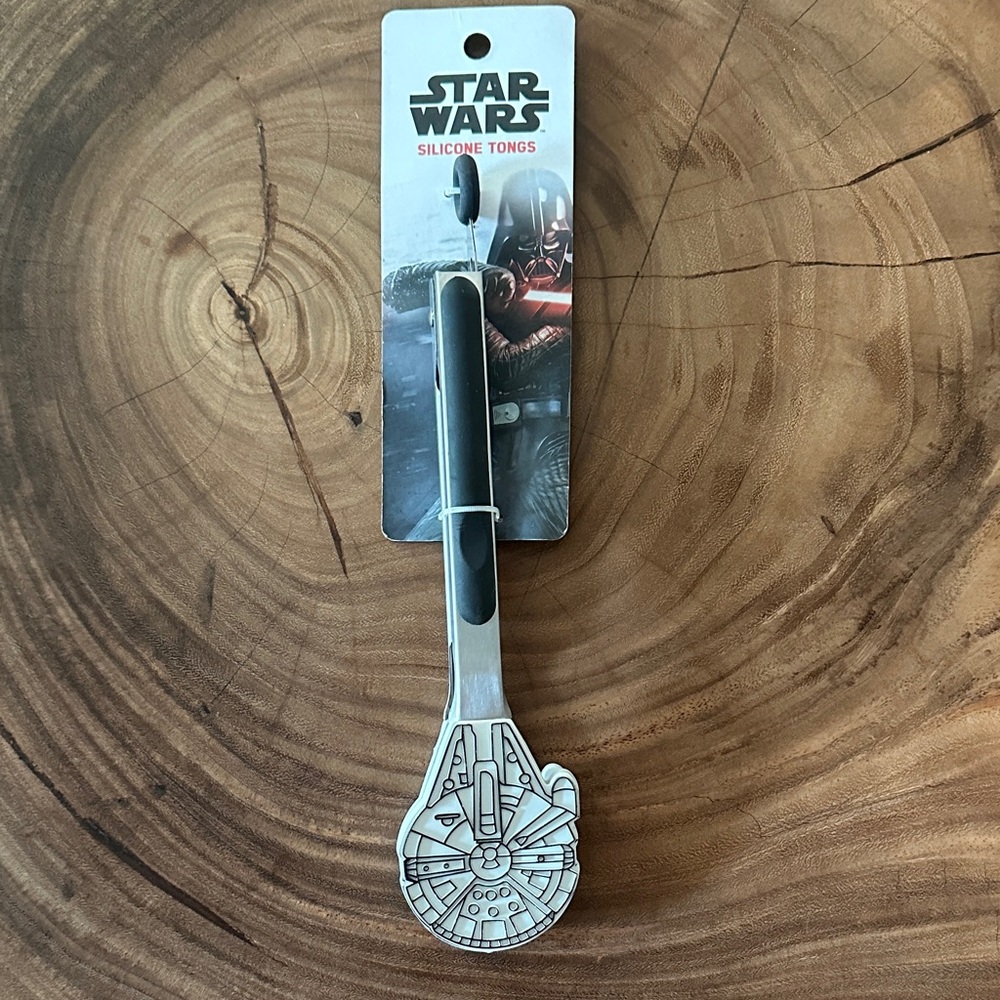 Disney Star Wars Silicone Tongs - Millennium Falcon